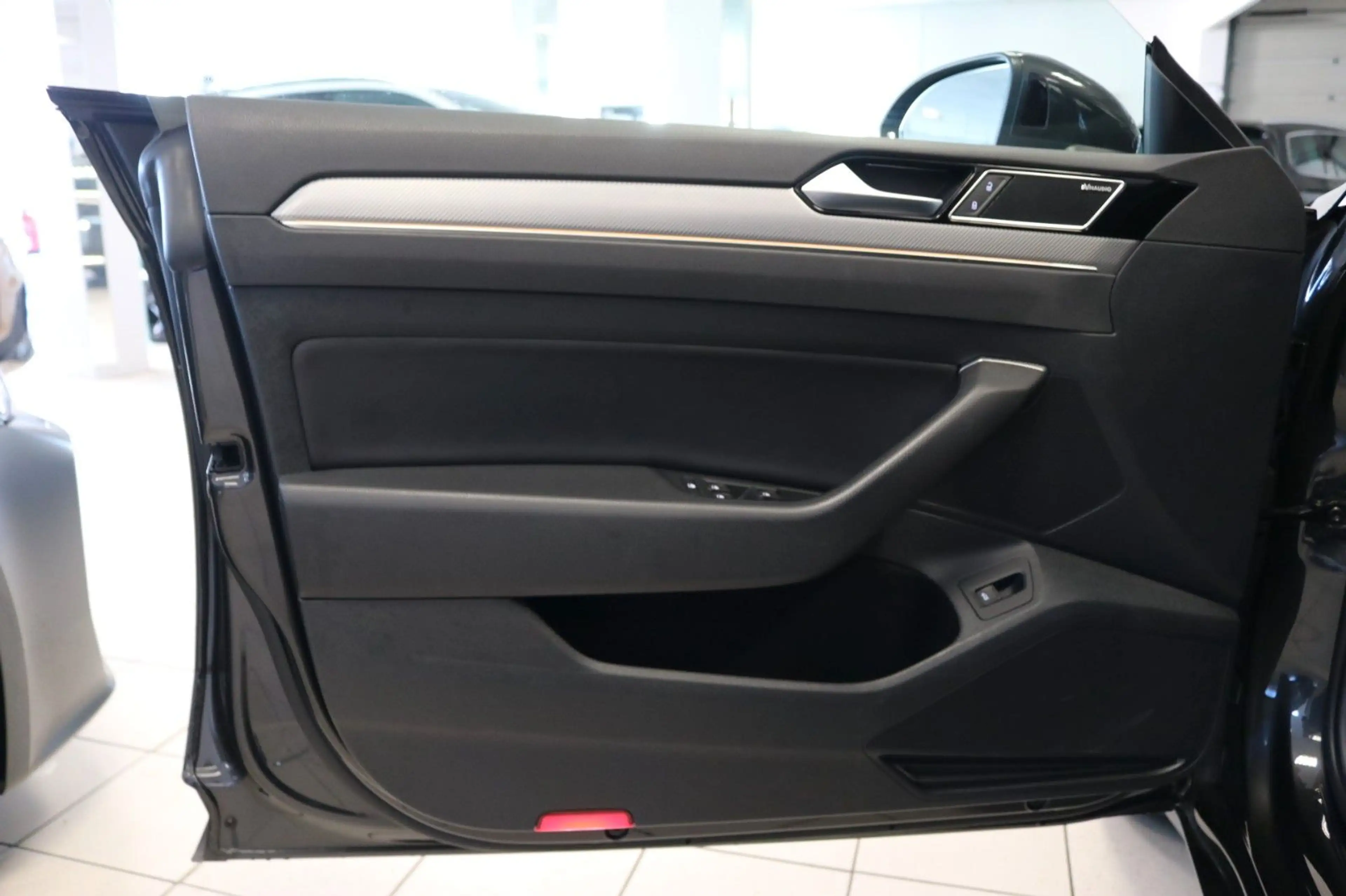 Volkswagen Arteon 4M R-Line DCC AHK HUD Kamera Pano ACC — photo 14