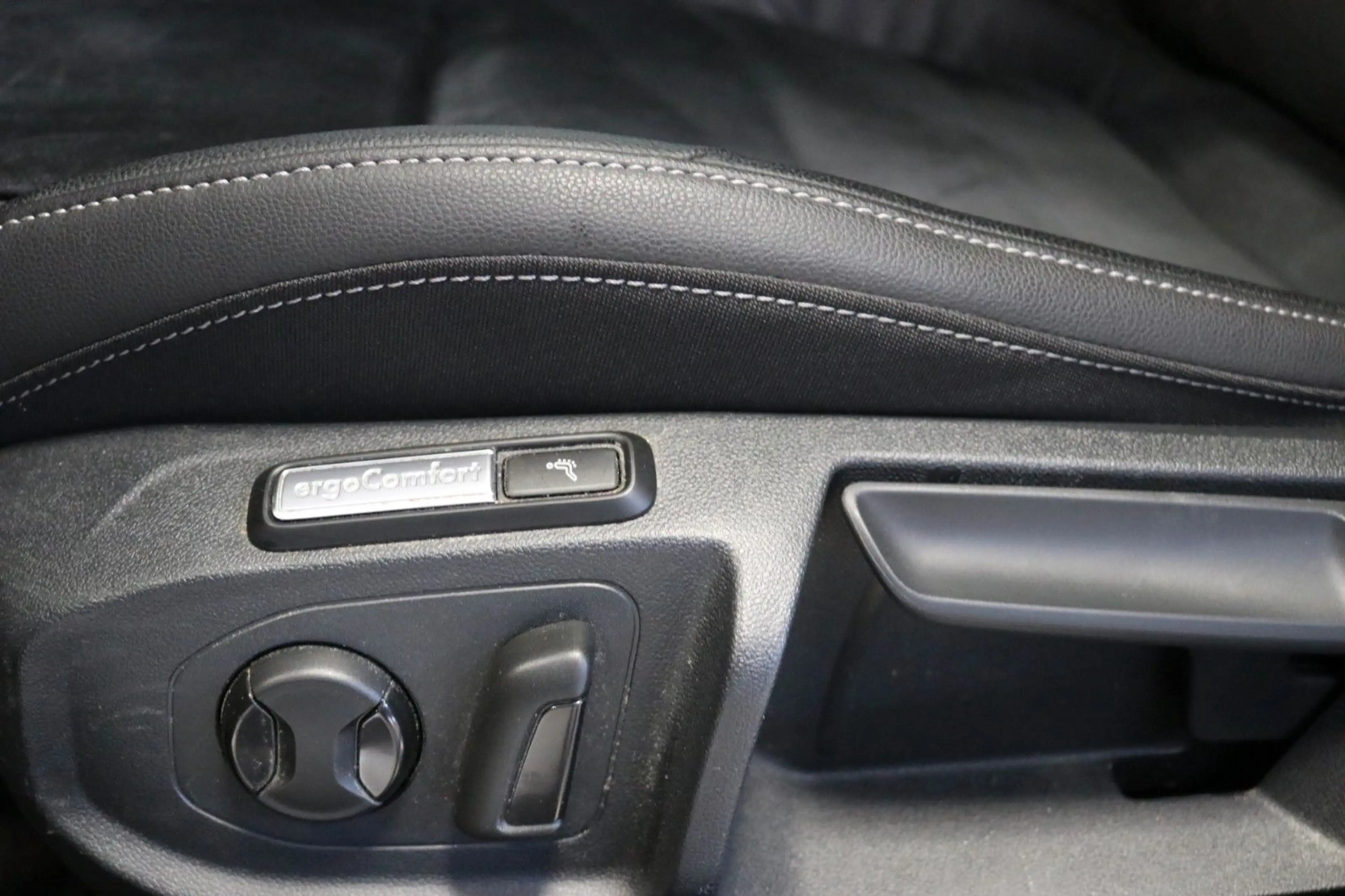 Volkswagen Arteon 4M R-Line DCC AHK HUD Kamera Pano ACC — photo 15