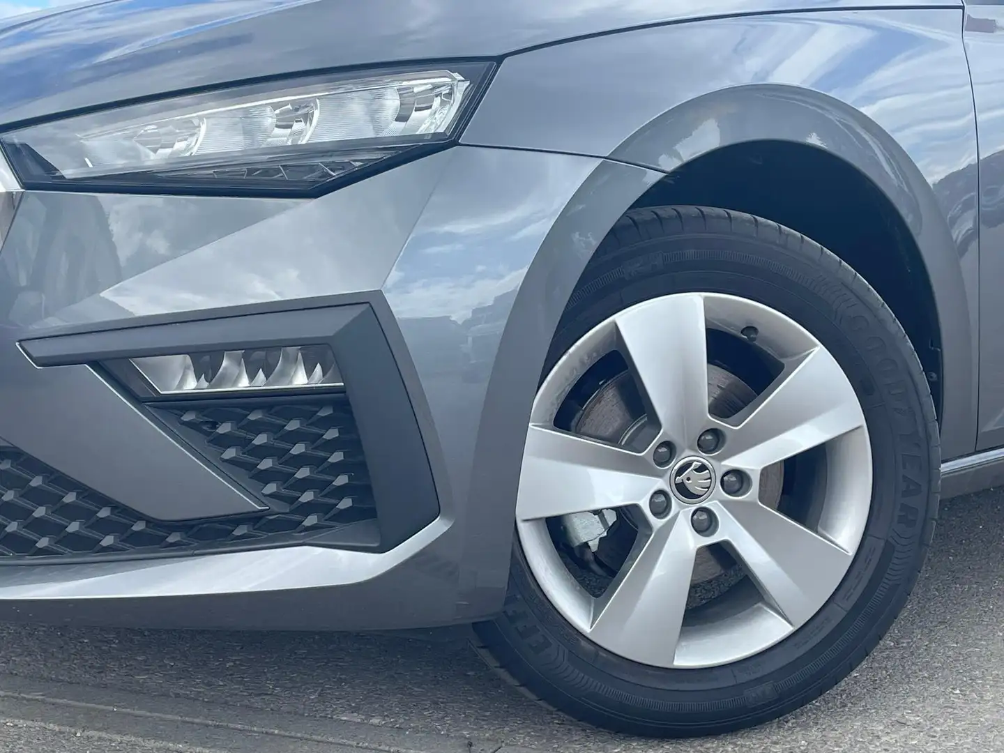 Skoda Scala 1.0 TSI SELECTION+APP+SITZHZG+GRA+LED+PDC Gris - 2