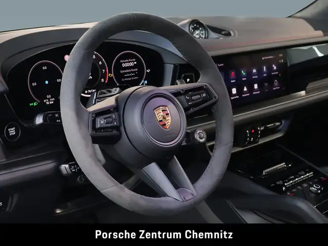 Porsche Cayenne GTS view 11