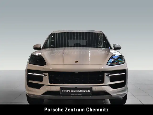 Porsche Cayenne GTS view 4