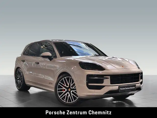 Porsche Cayenne GTS view 9