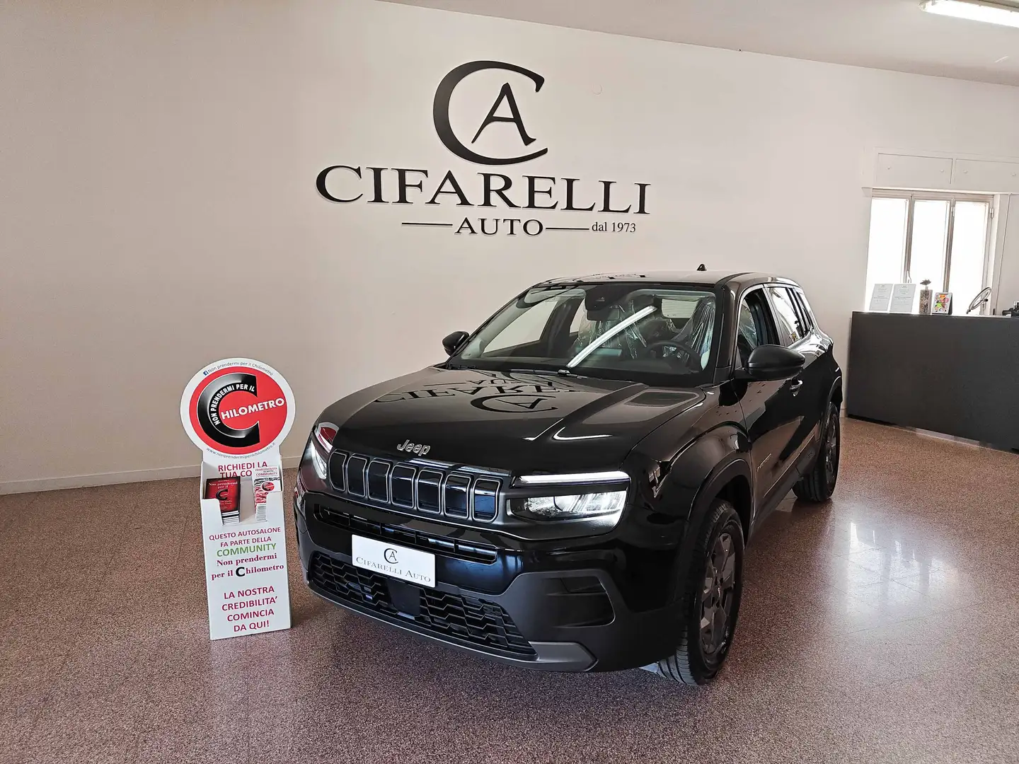 Jeep Avenger 1.2 turbo Longitude fwd 100cv Schwarz - 1