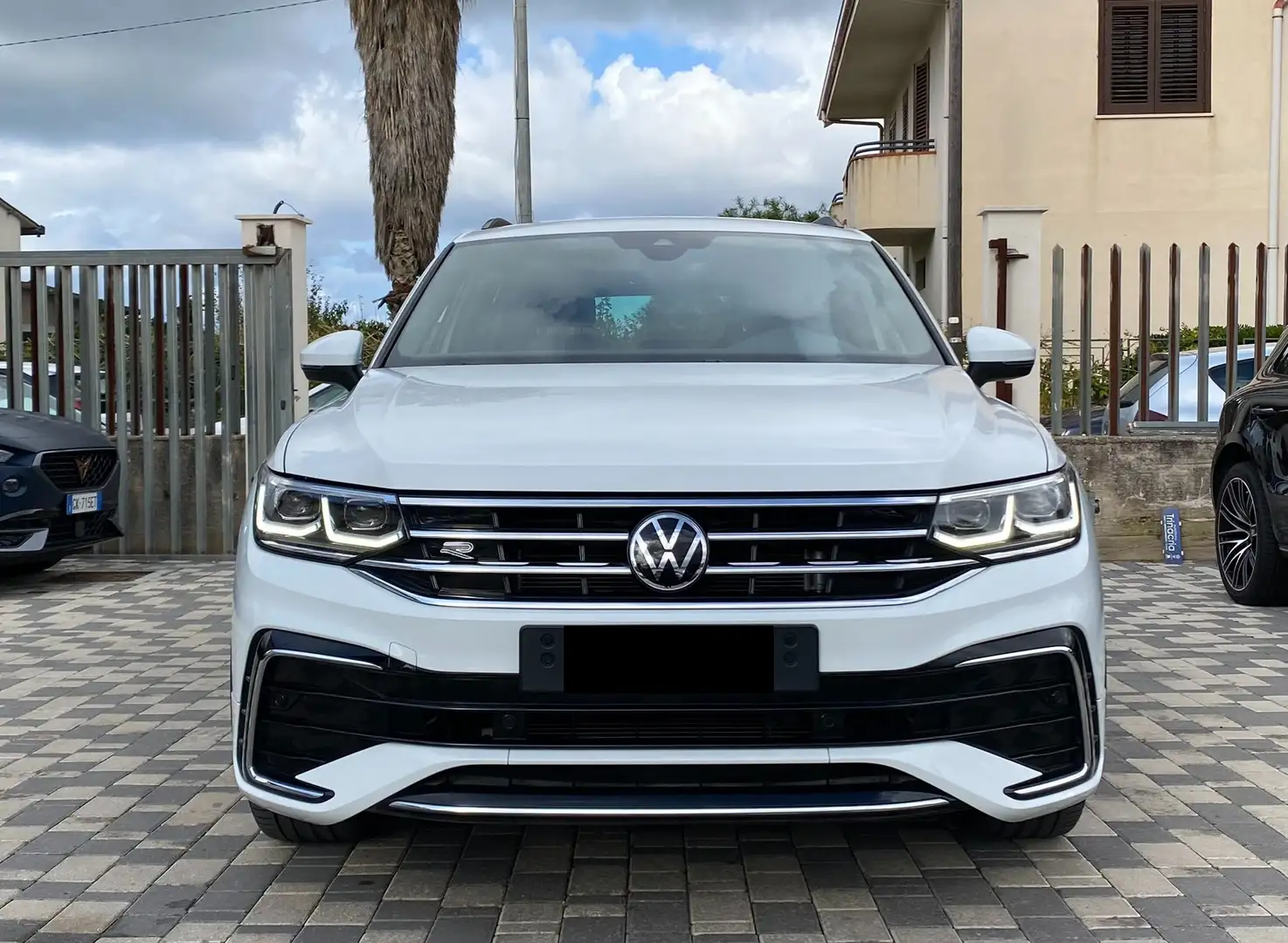 Volkswagen Tiguan R-Line 2.0 TDI 150CV DSG Bianco - 2