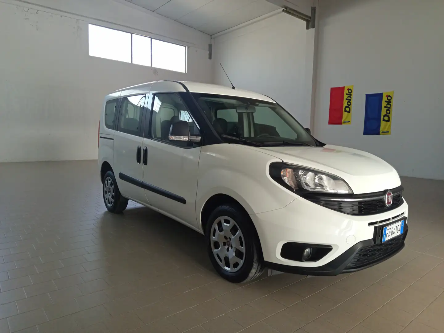Fiat Doblo Doblo II 2015 1.6 mjt 16v Lounge sette posti Weiß - 2
