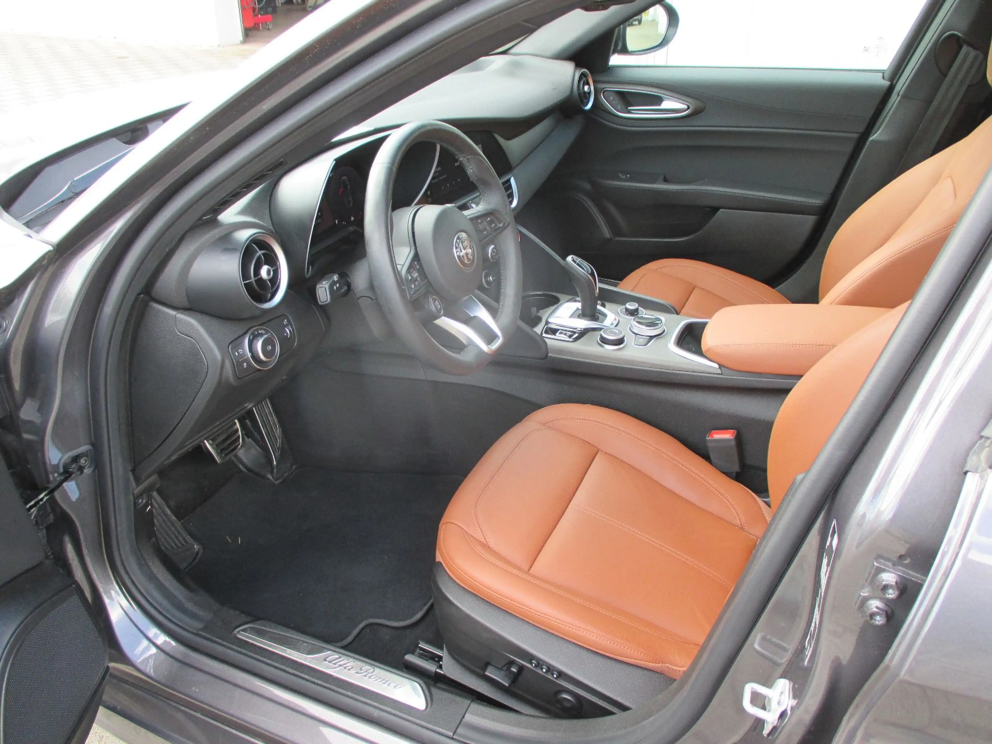 Alfa Romeo Giulia 2.2 JTDM Ti Q4 Autom., 6300km — photo 4