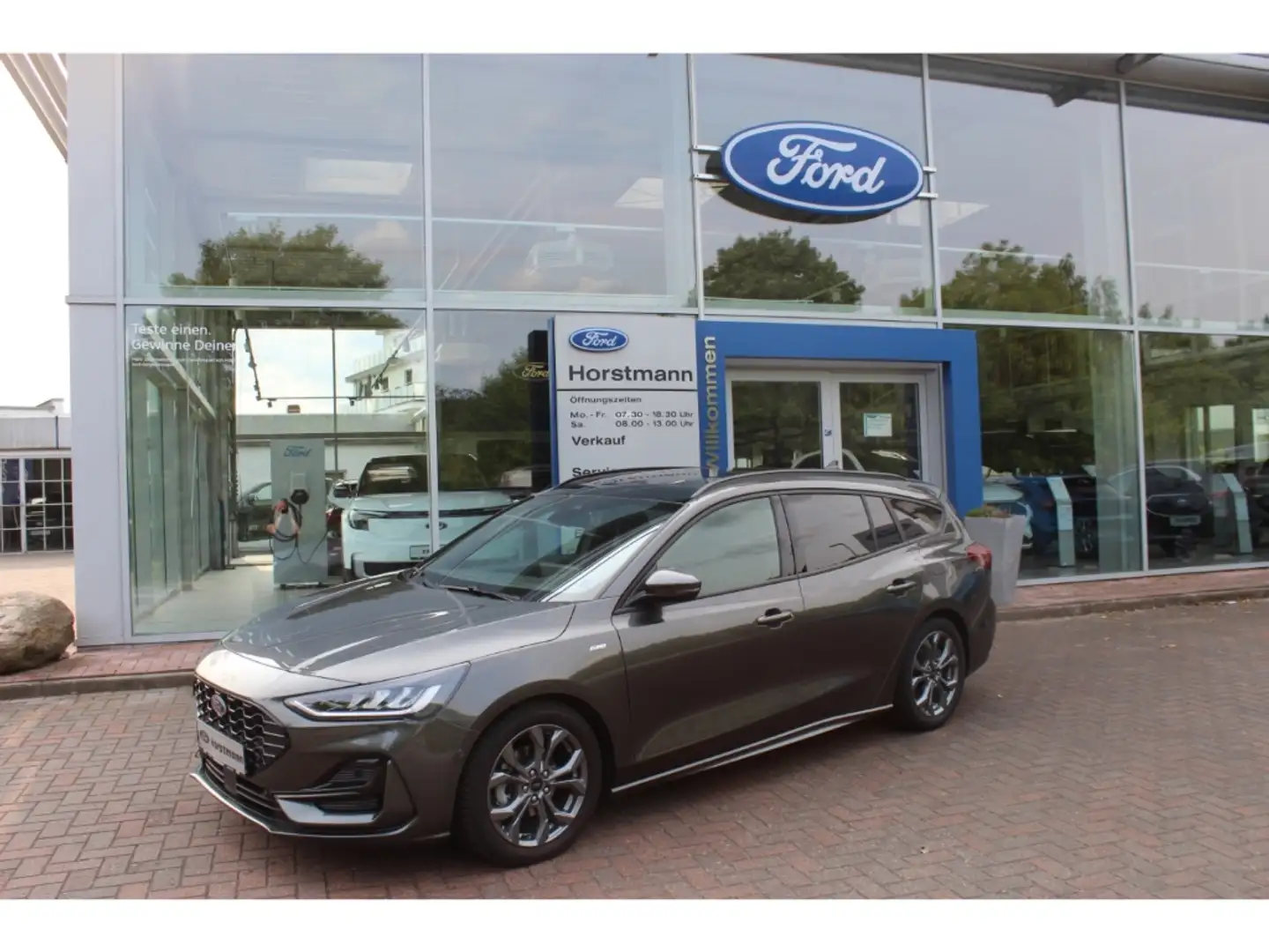 Ford Focus ST-LINE X TURNIER, PANO, LED, ACC, AHK, NAVI, B&O Grijs - 1