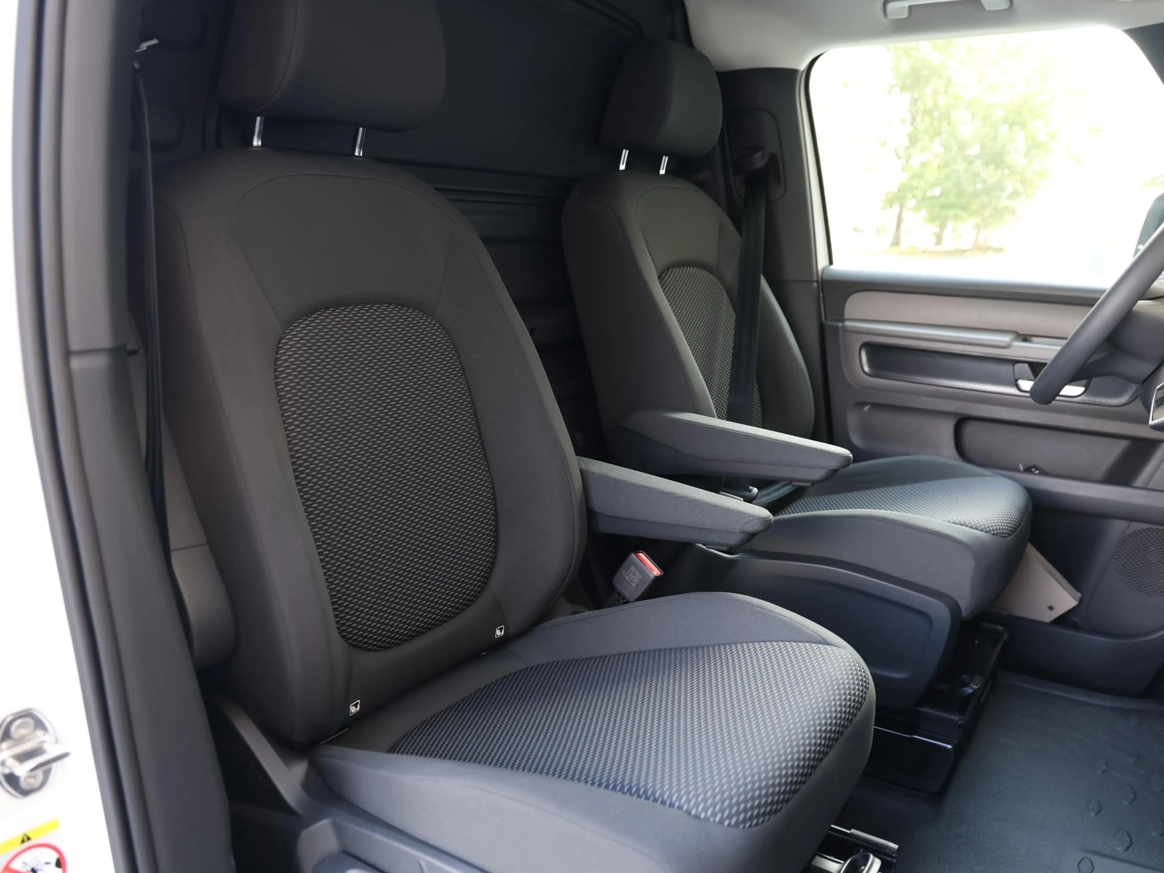 Volkswagen ID. Buzz Cargo Economy Limited Edition Elektromotor 210 kW (286 p — photo 8