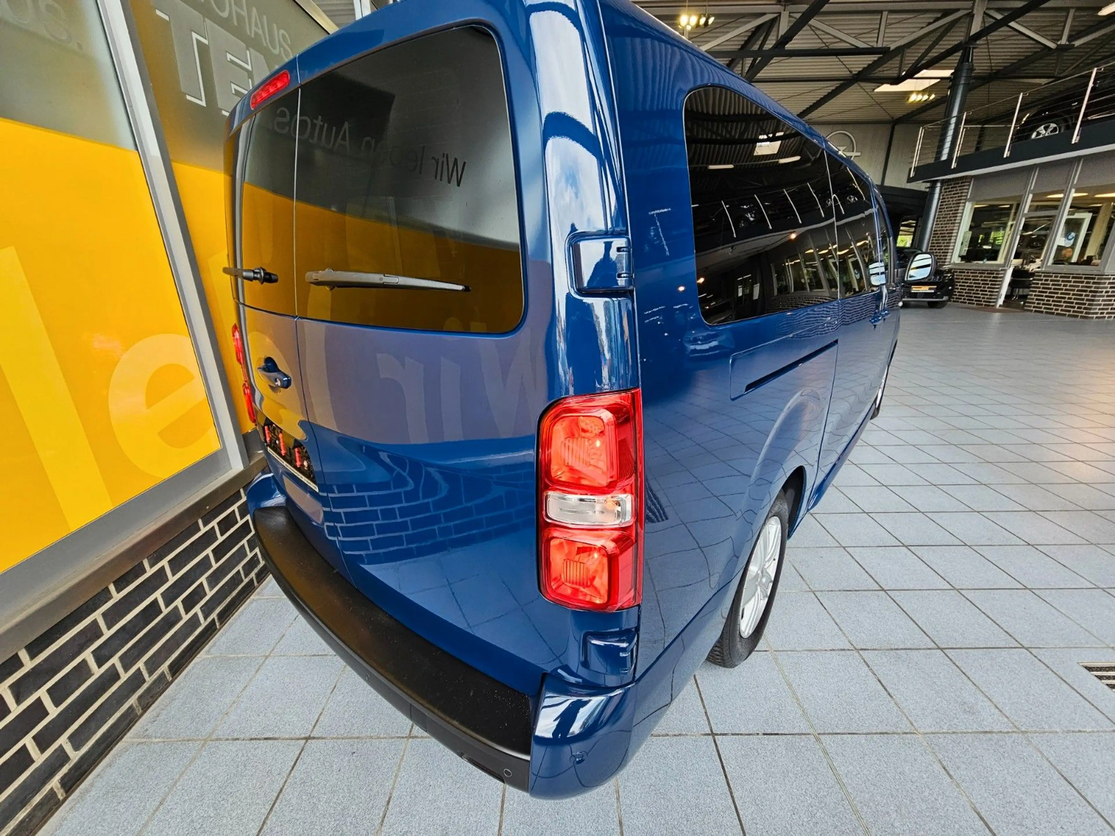 Peugeot Traveller AHK Navi 8 Sitze — photo 4
