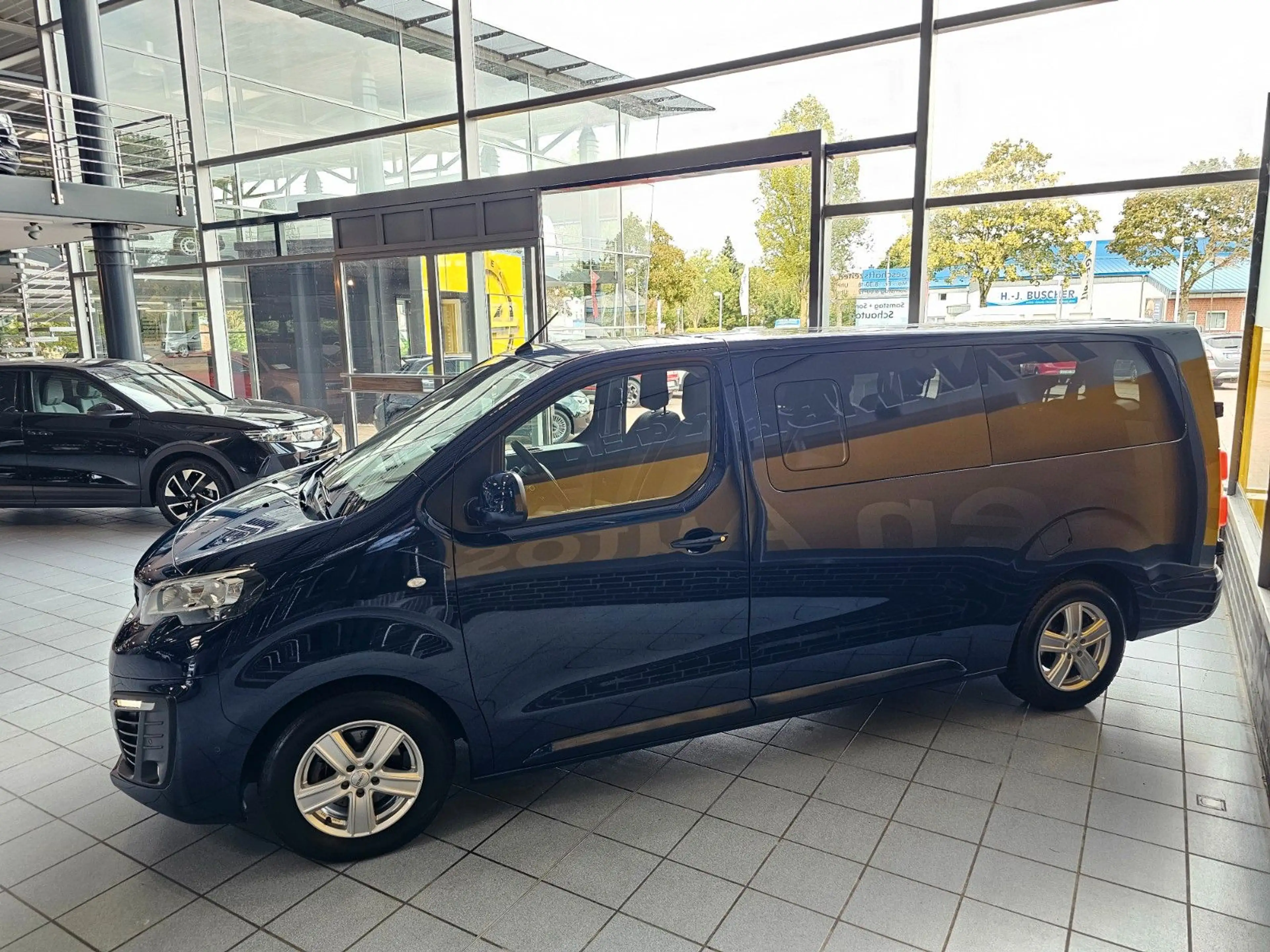 Peugeot Traveller AHK Navi 8 Sitze — photo 9
