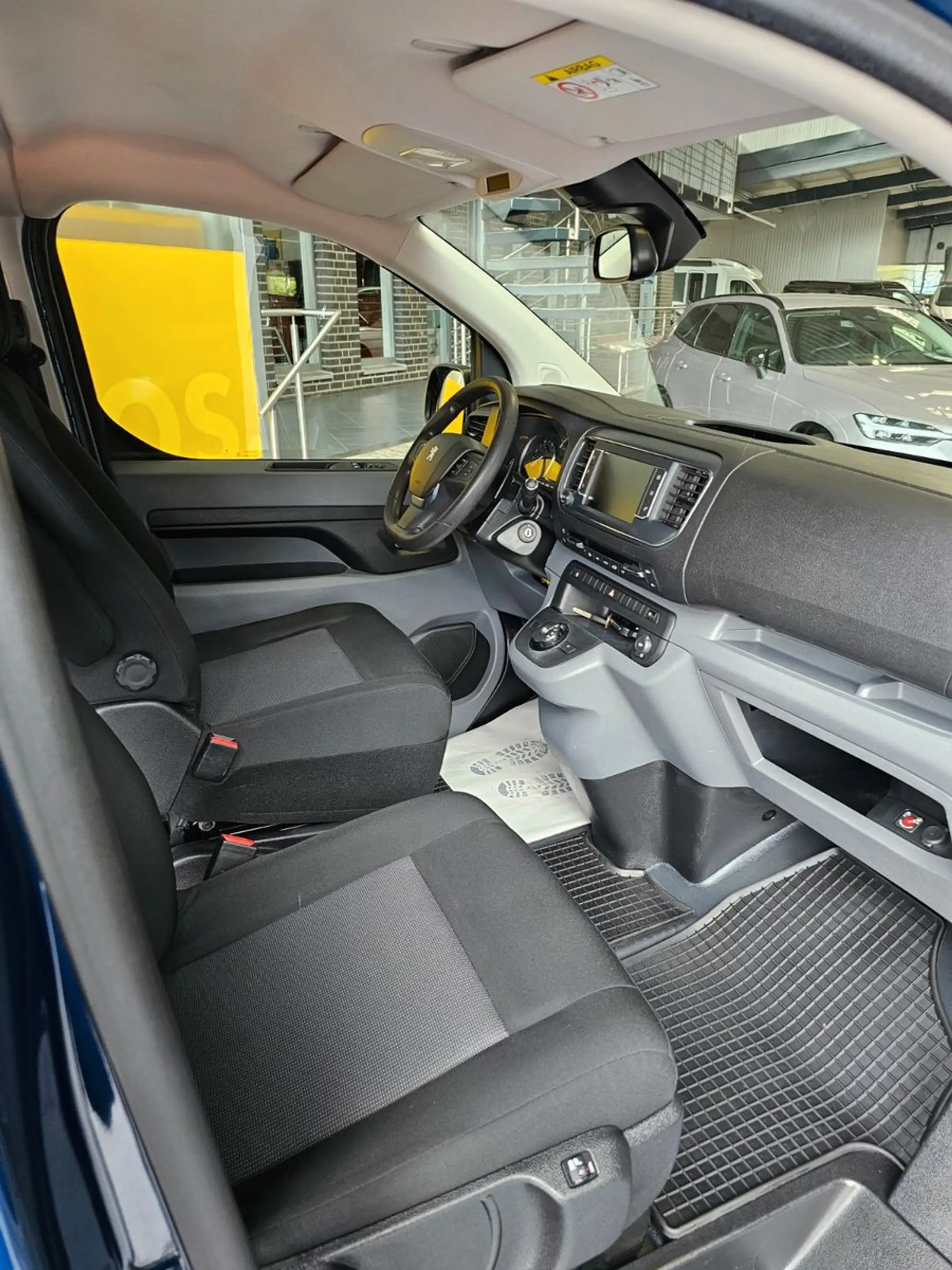 Peugeot Traveller AHK Navi 8 Sitze — photo 6