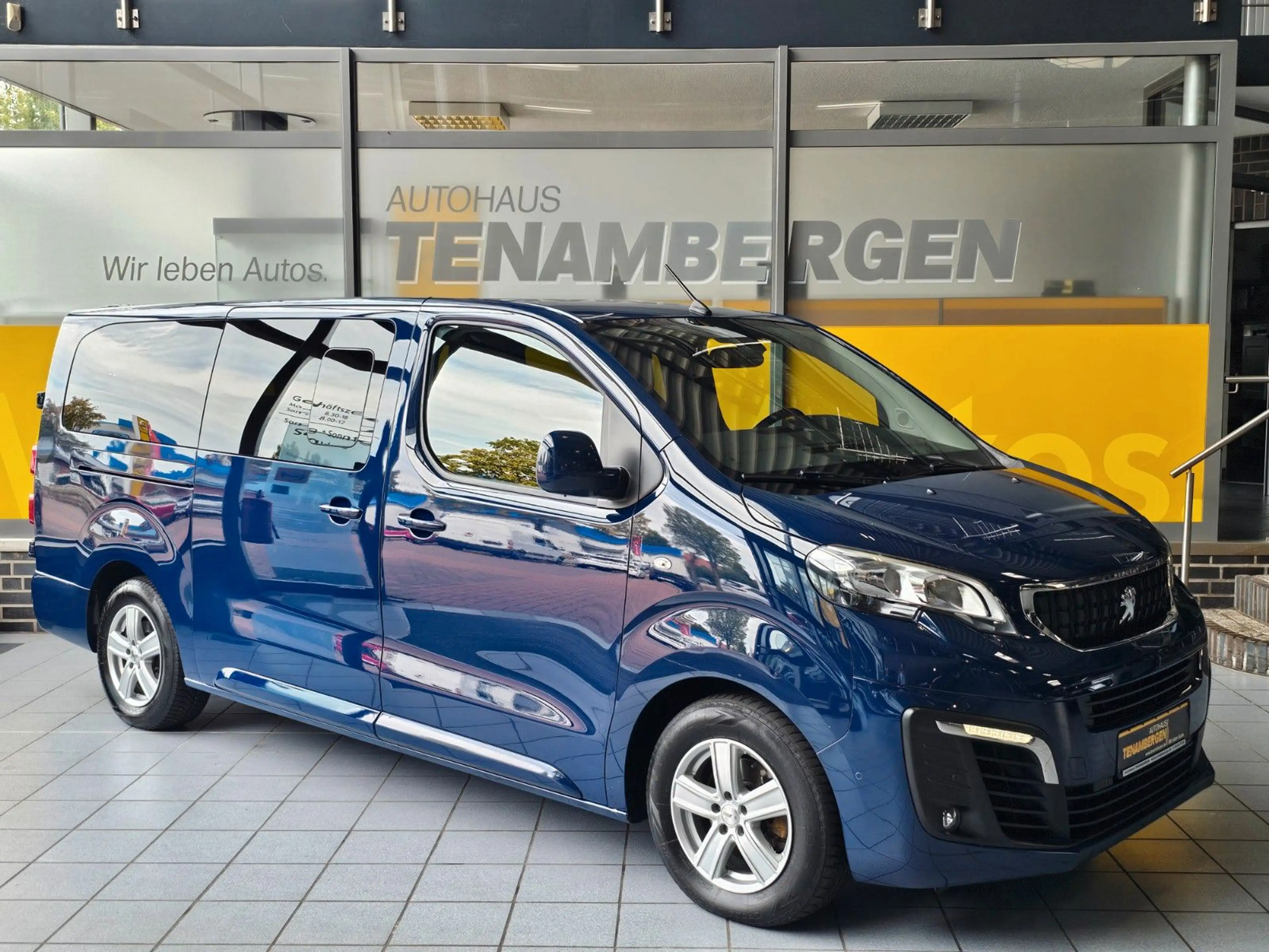 Peugeot Traveller AHK Navi 8 Sitze