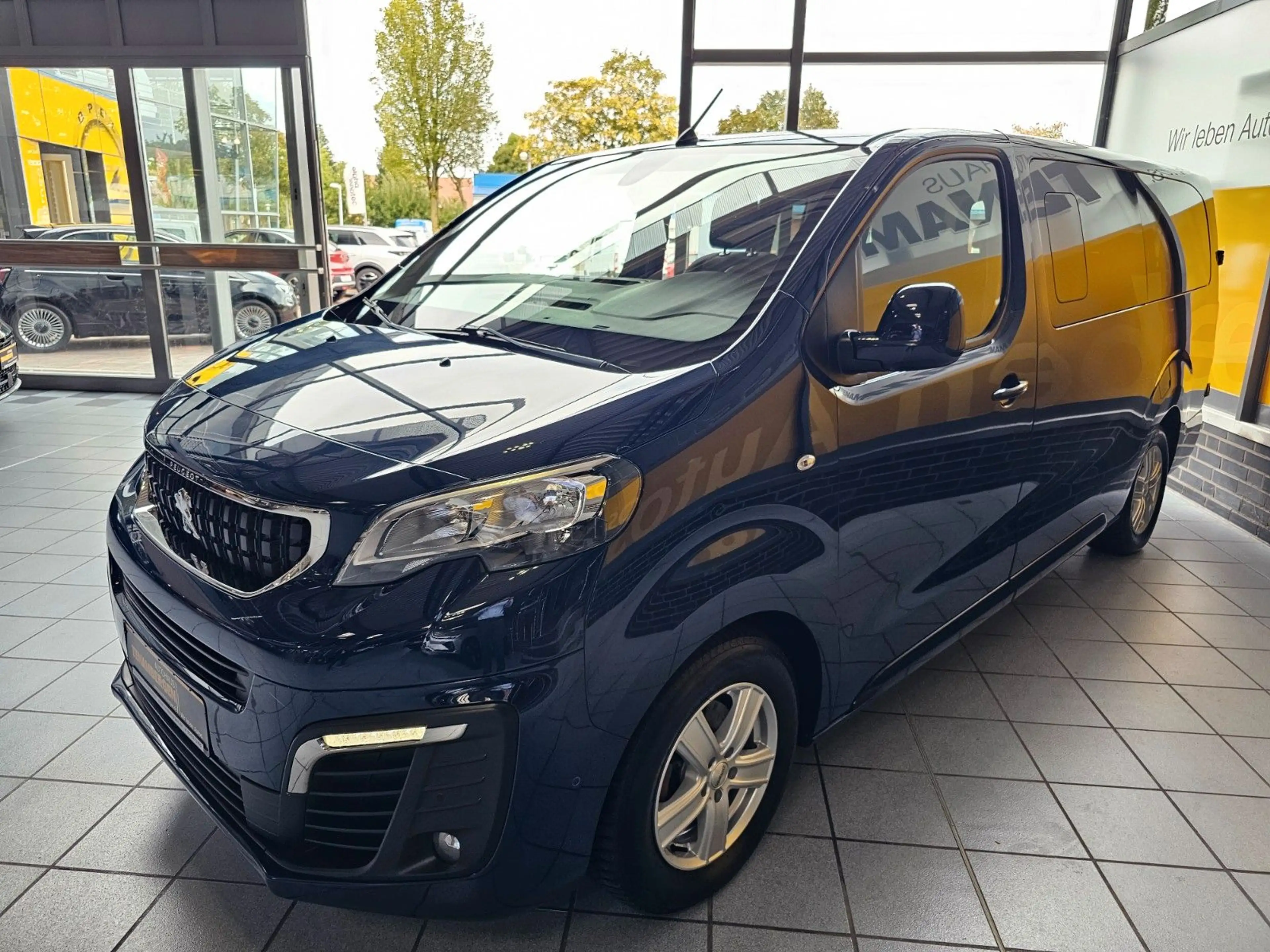 Peugeot Traveller AHK Navi 8 Sitze — photo 11