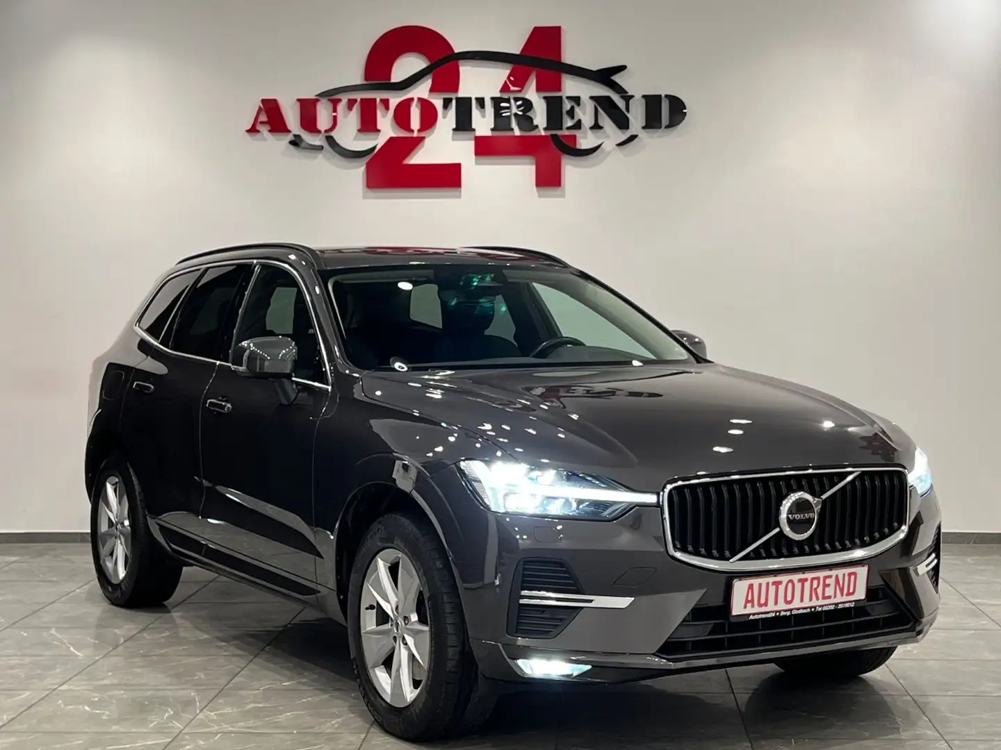 Volvo XC60 Core AWD GOOGLE+KAMERA+LED+AHK Grau - 2