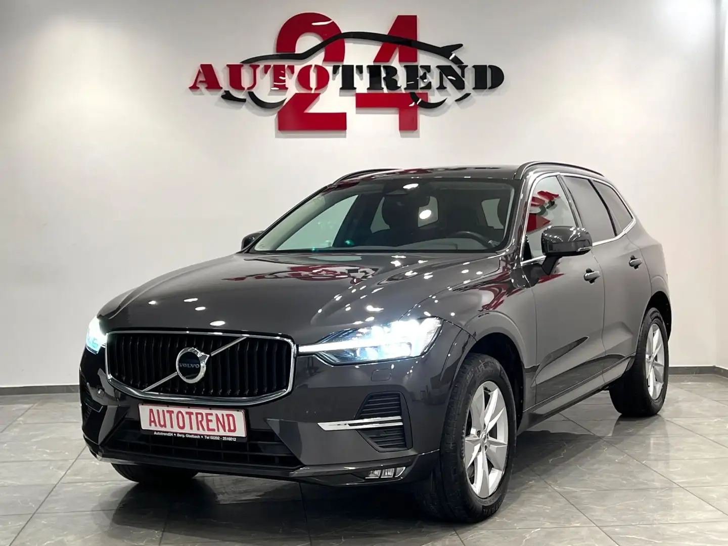 Volvo XC60 Core AWD GOOGLE+KAMERA+LED+AHK Grau - 1