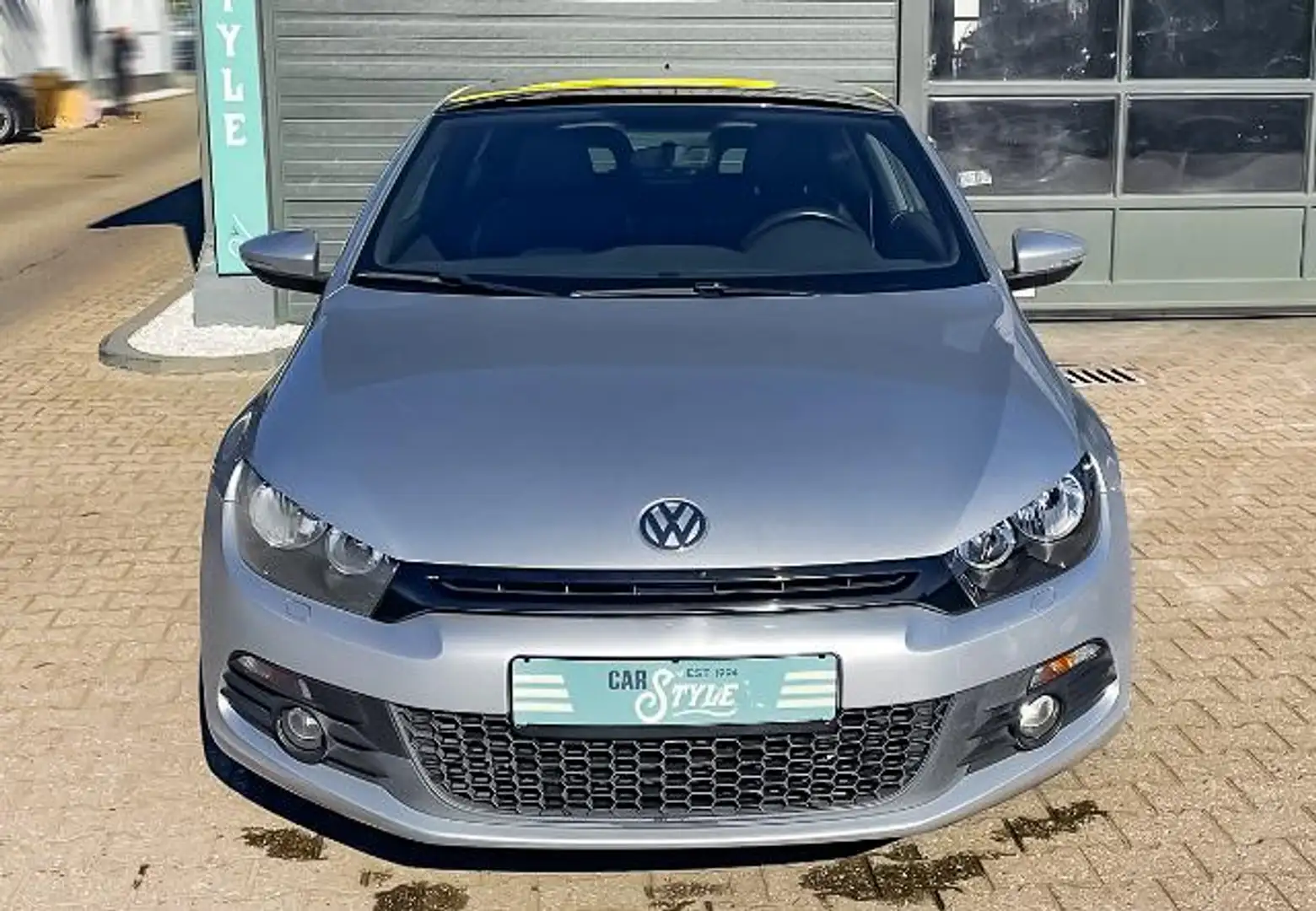 Volkswagen Scirocco 1.4 TSI AUTOMATIK SHZ PDC PANO Grau - 2