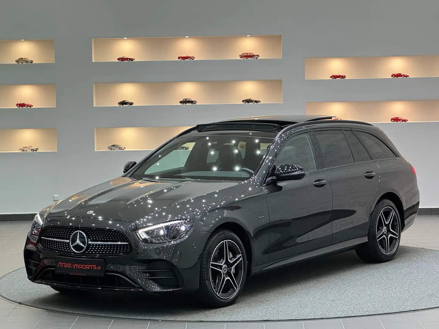 Mercedes-Benz E 300 de 4Matic *AMG-Line*Burmester*Panoramaglasdach* Grau - 1