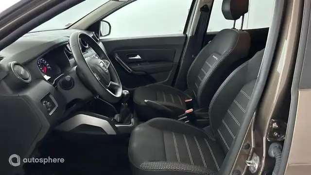 Dacia Duster view 12
