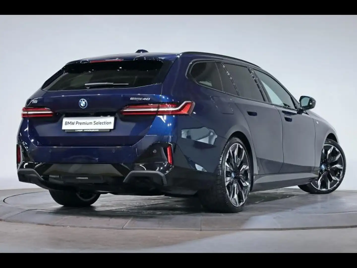 BMW i5 eDrive40 Touring Kit M Sport Blauw - 2