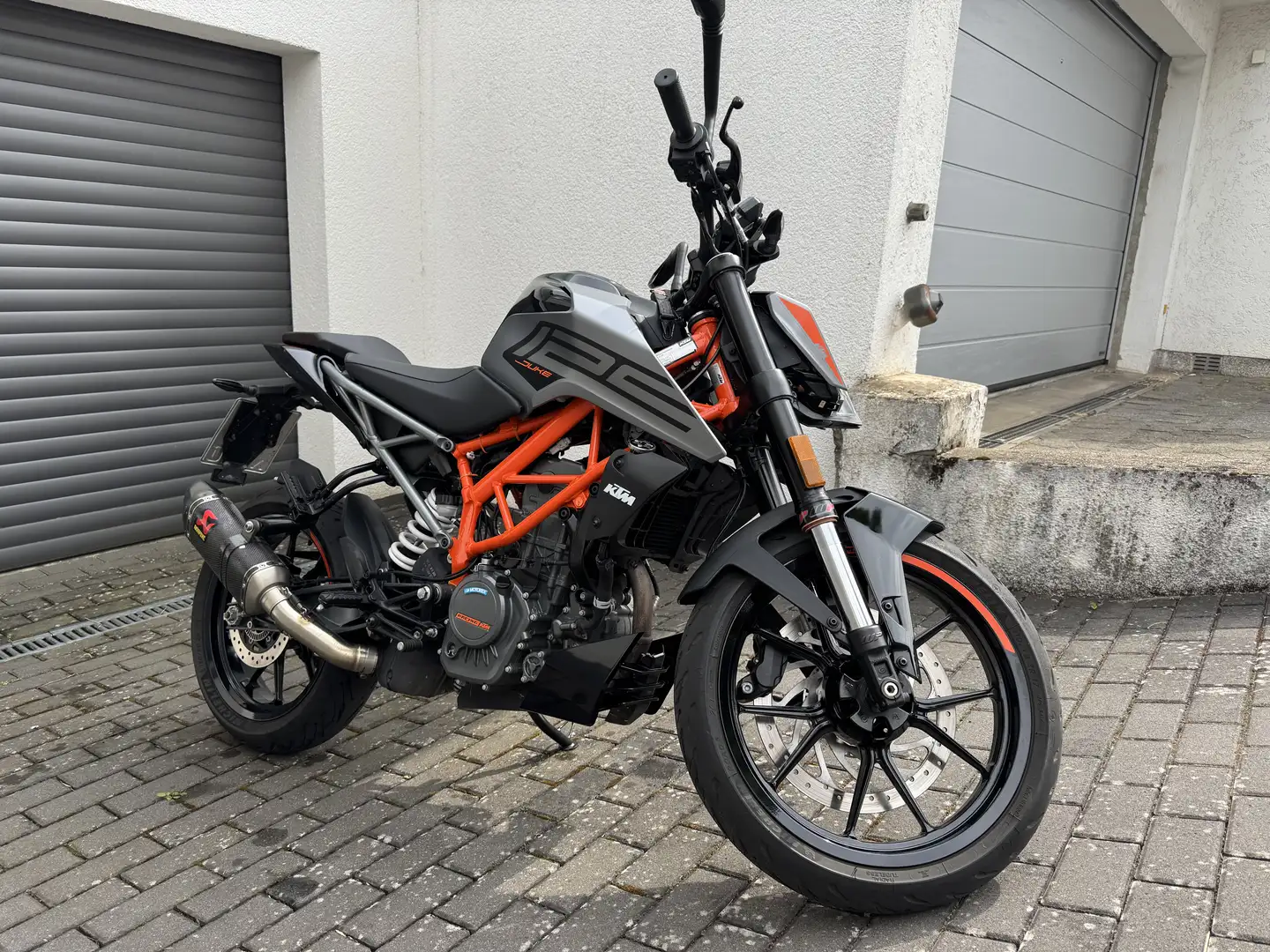 KTM 125 Duke Akrapovic Černá - 1