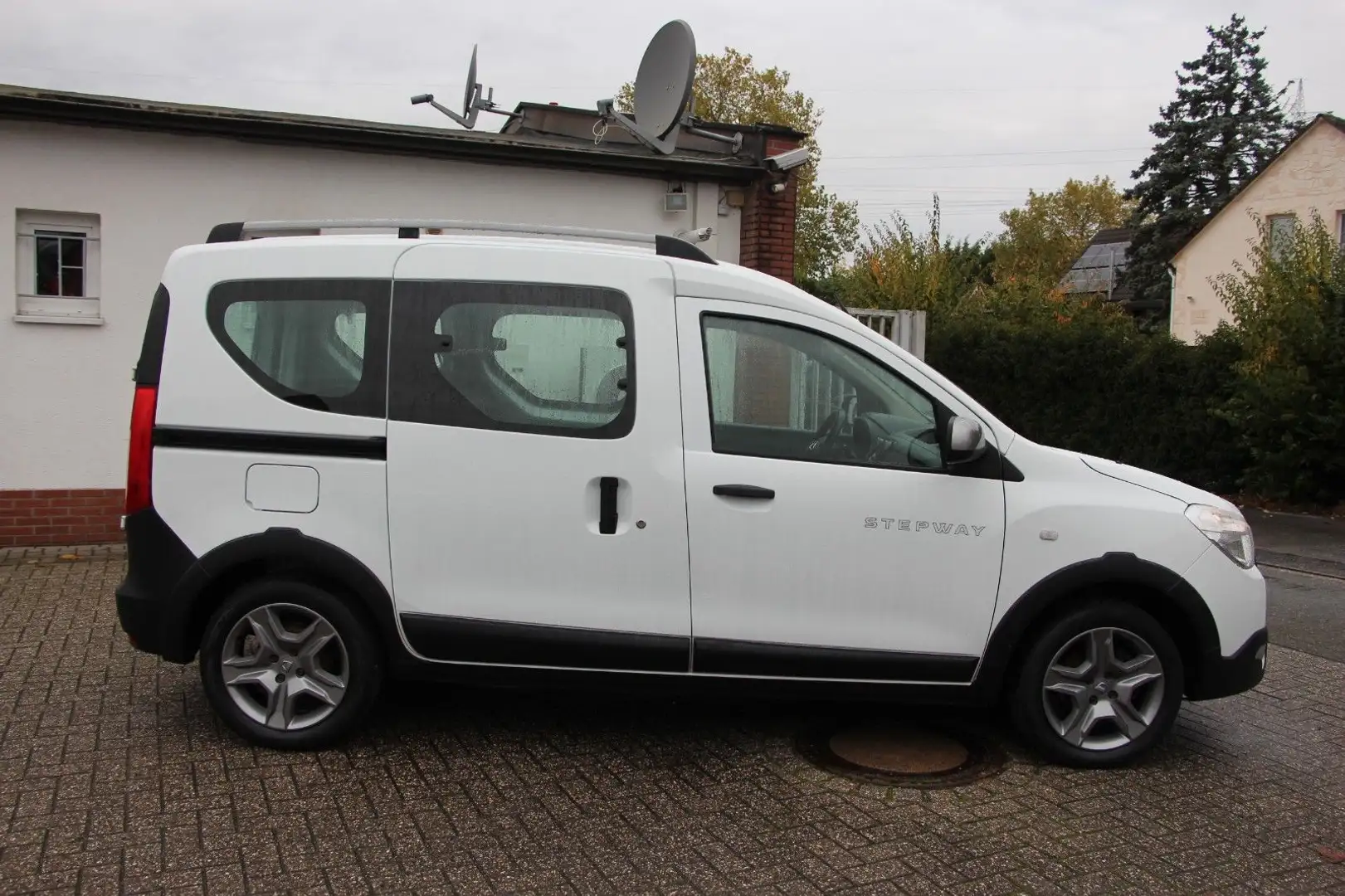 Dacia Dokker Blue dCi 95 Stepway Plus NAVI*AHK* /24754 Weiß - 2