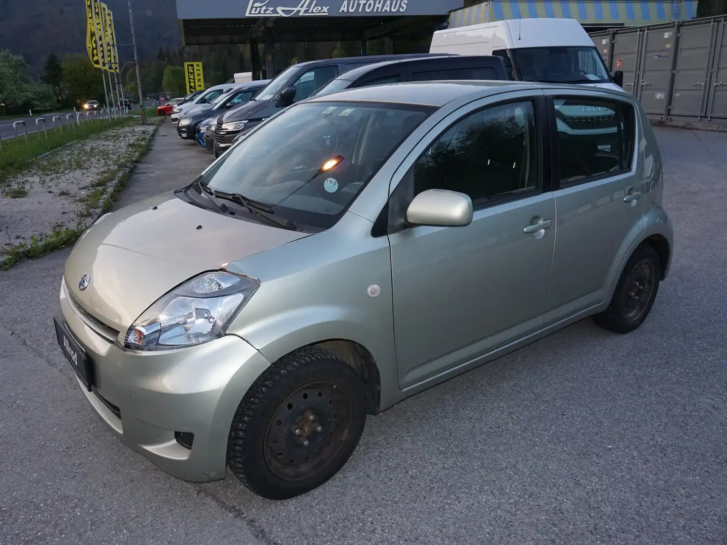 Daihatsu Sirion 1,3 Eco 4WD eco Gümüş rengi - 2