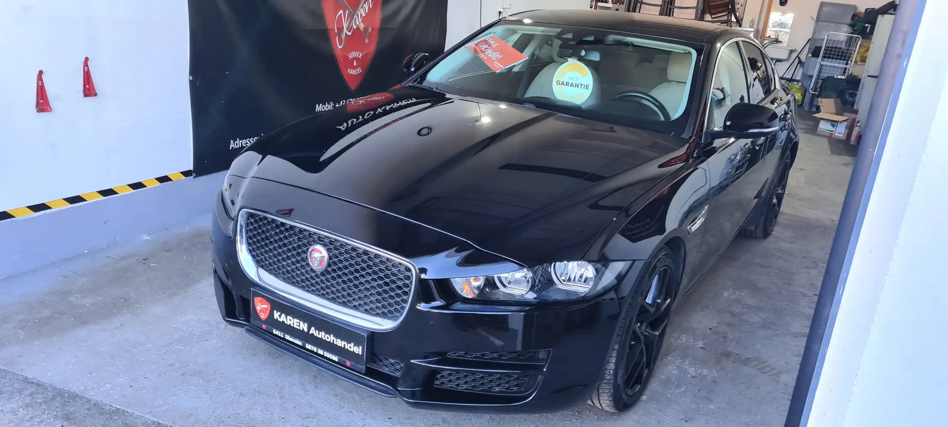 Jaguar XE XD 20d Pure Noir - 2