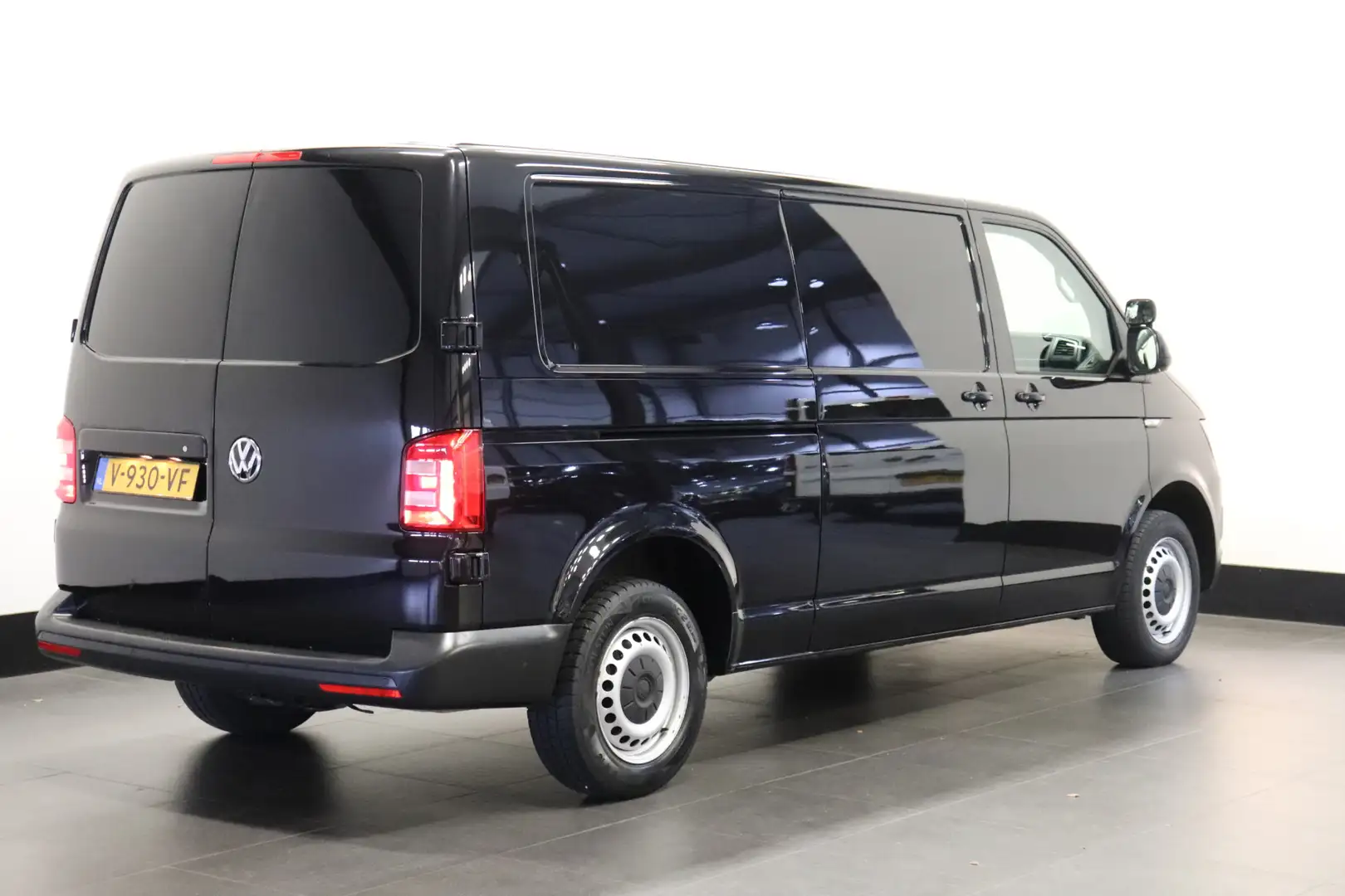 Volkswagen T6 Transporter 2.0 TDI 115PK L2 - EURO 6 - Airco - Navi - Cruise Zwart - 2