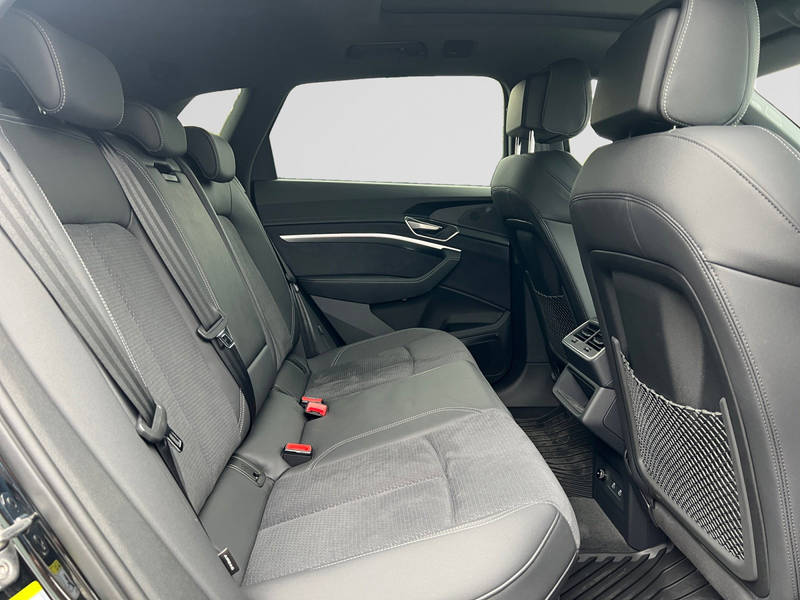 Audi Q8 e-tron Audi Q8  edition Dakar 55 e-tron quattro 300,00 kW — photo 13