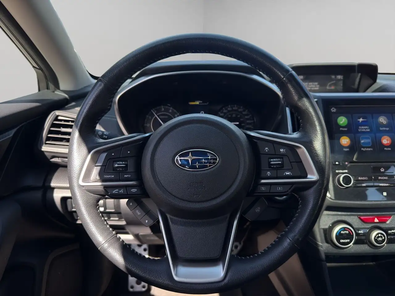 Subaru Impreza снимка Subaru Impreza
