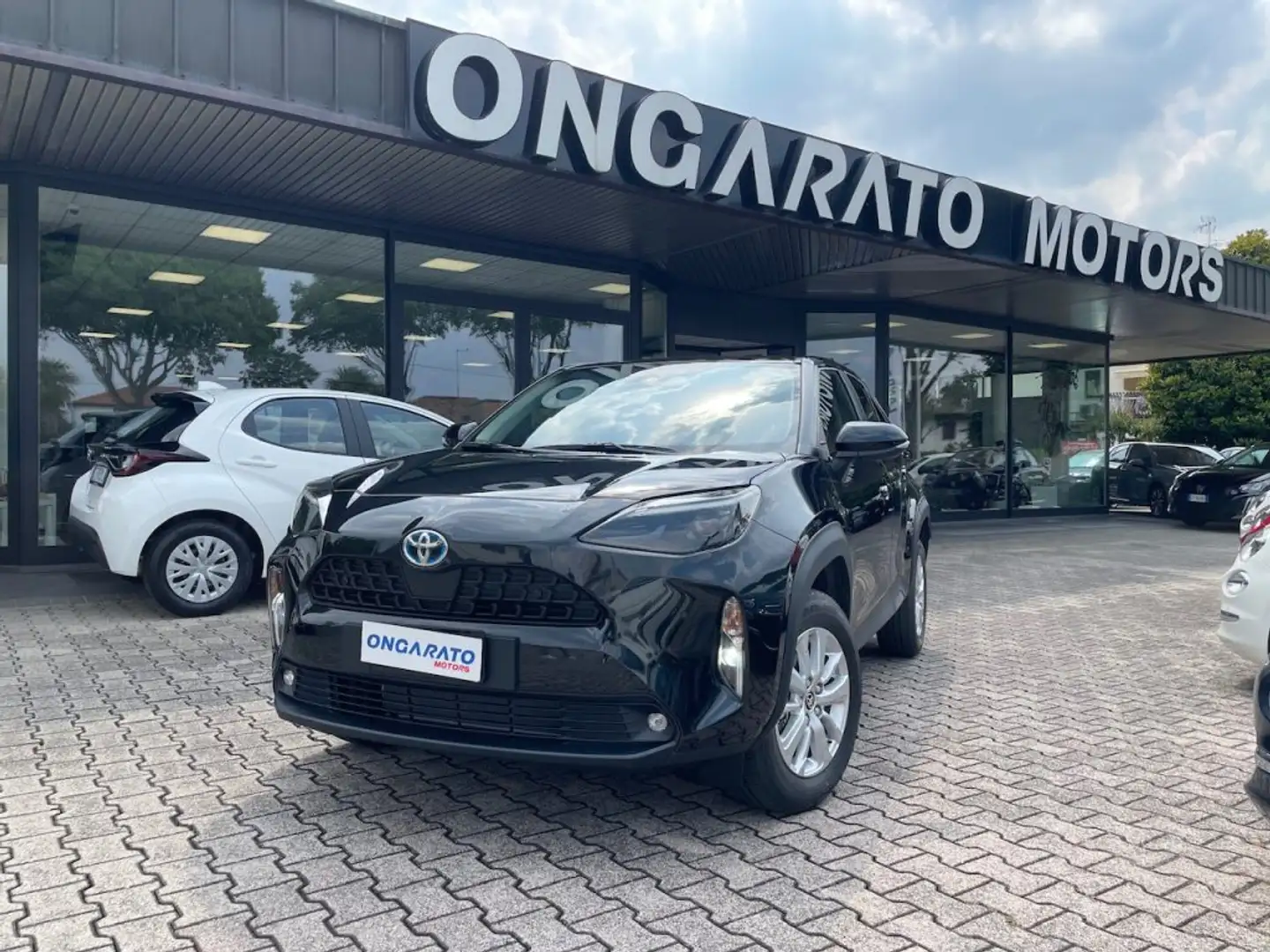 Toyota Yaris Cross 1.5 Hybrid 5p. E-CVT Business #Sensori.Parcheggio Zwart - 1