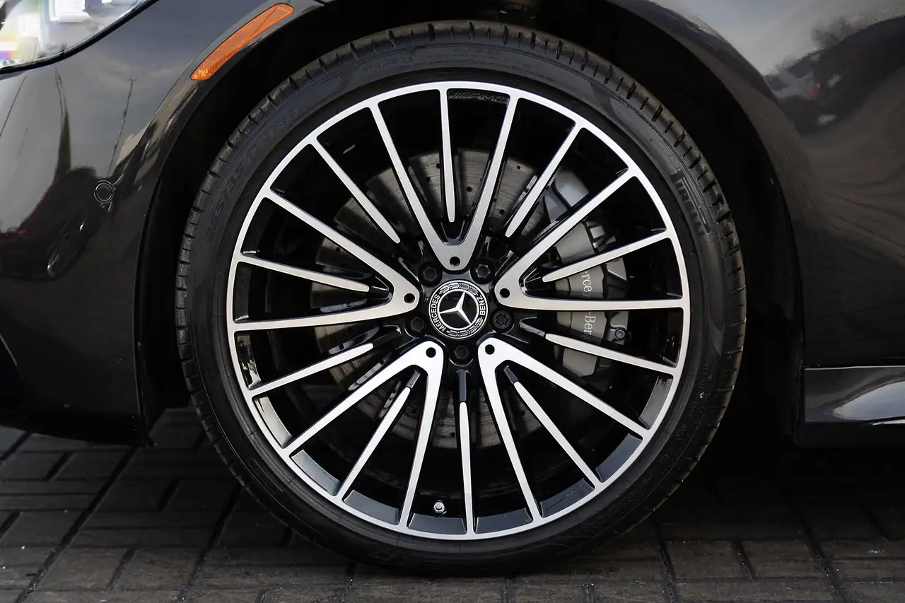 Mercedes-Benz S-Class снимка Mercedes-Benz S-Class