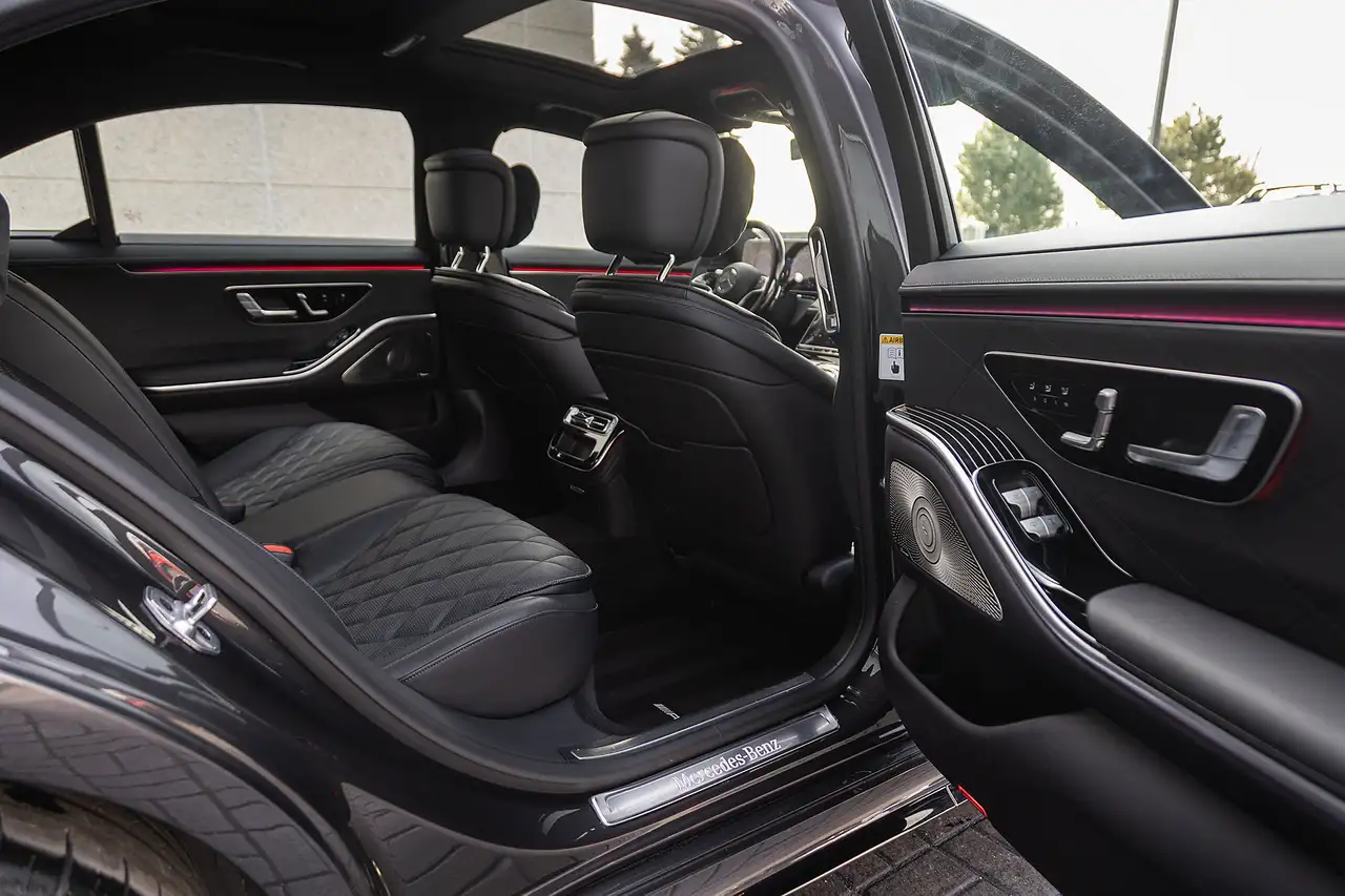 Mercedes-Benz S-Class снимка Mercedes-Benz S-Class