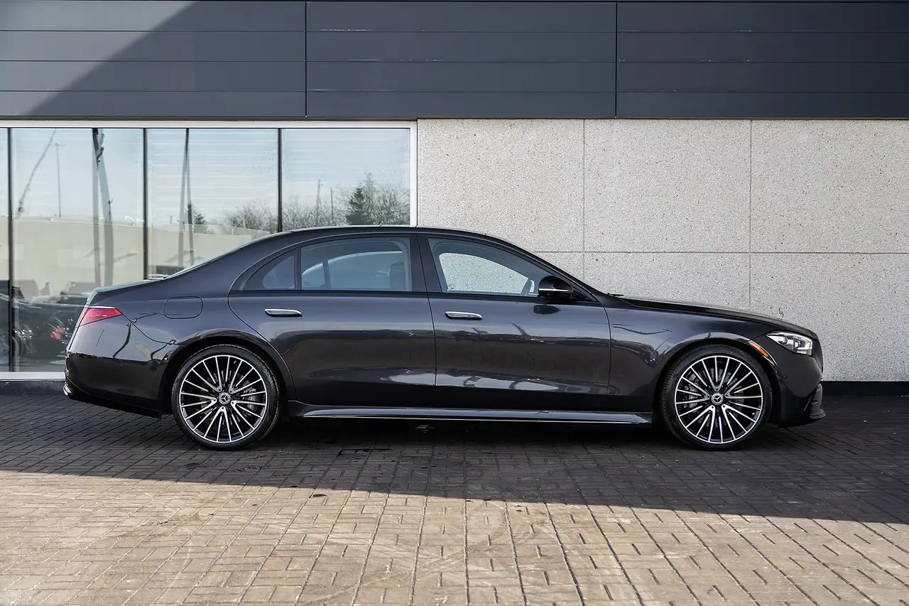 Mercedes-Benz S-Class снимка Mercedes-Benz S-Class