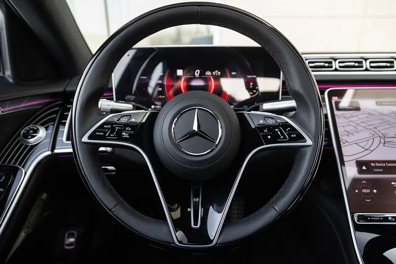 Mercedes-Benz S-Class снимка Mercedes-Benz S-Class