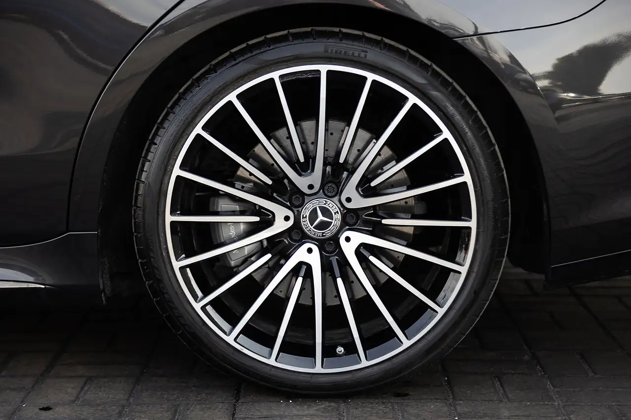Mercedes-Benz S-Class снимка Mercedes-Benz S-Class