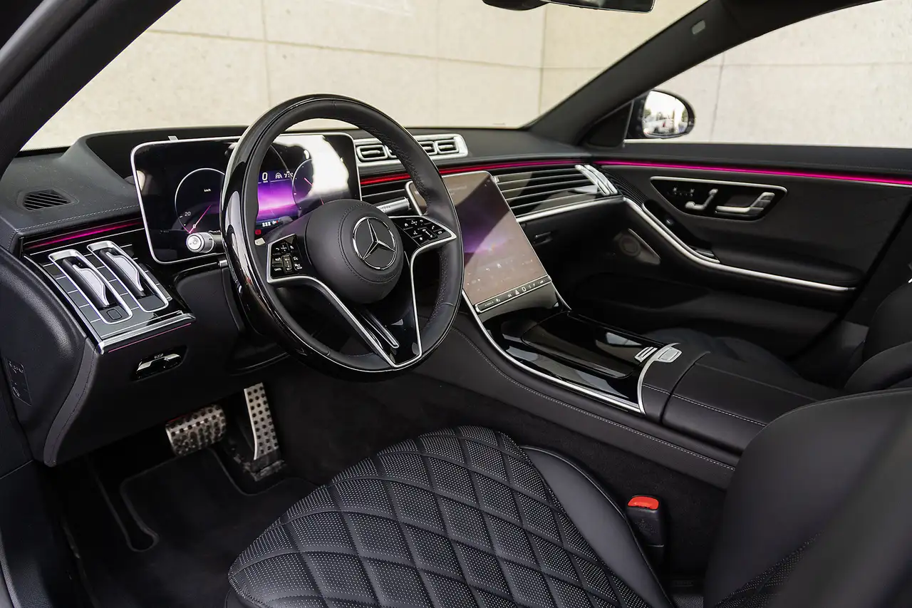 Mercedes-Benz S-Class снимка Mercedes-Benz S-Class