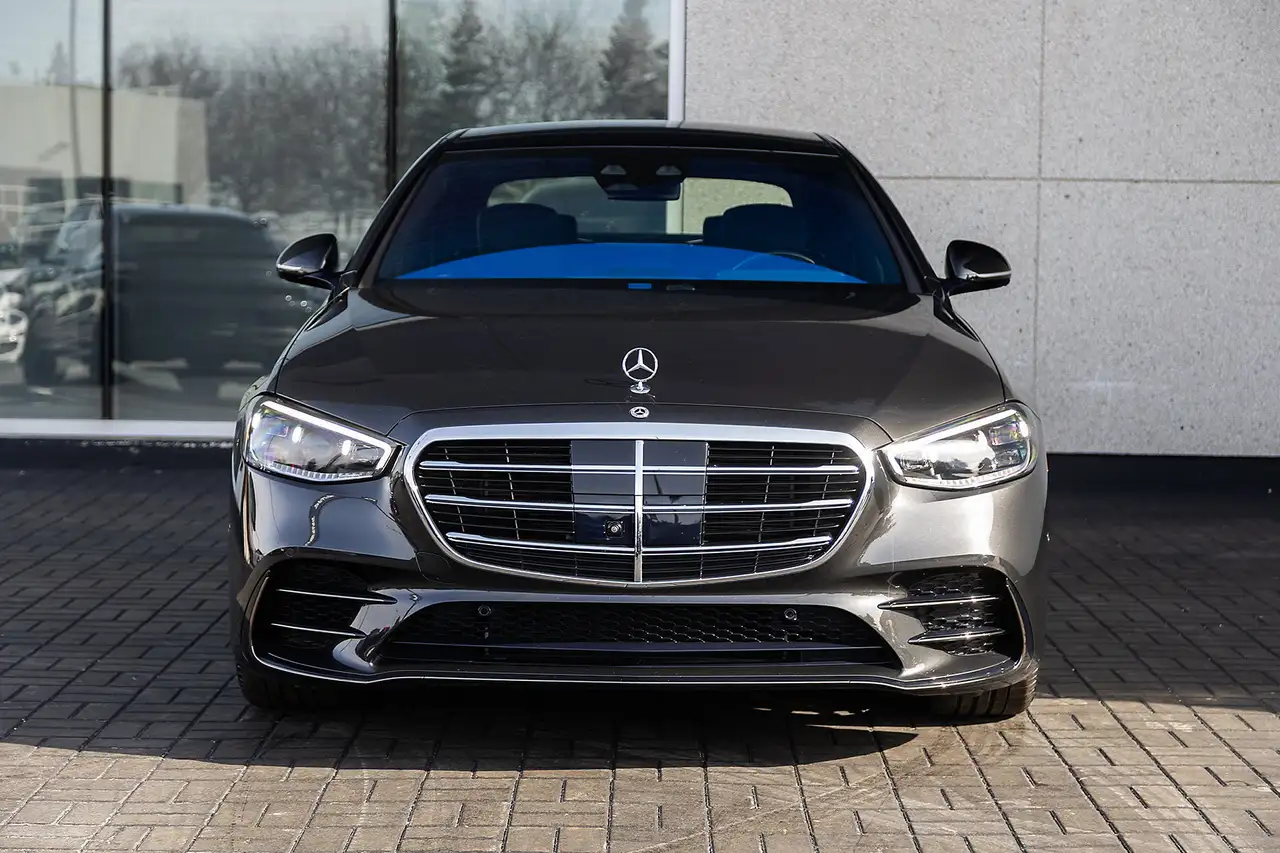 Mercedes-Benz S-Class снимка Mercedes-Benz S-Class