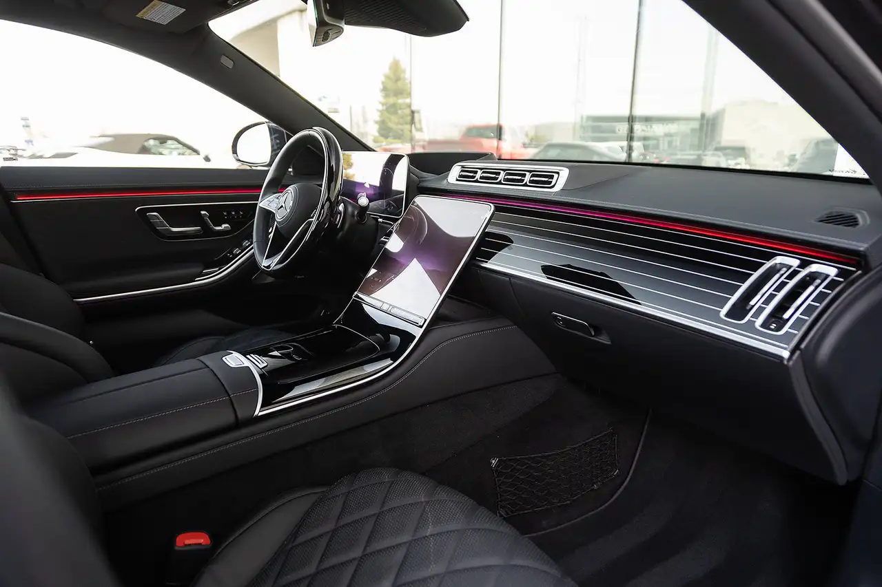 Mercedes-Benz S-Class снимка Mercedes-Benz S-Class