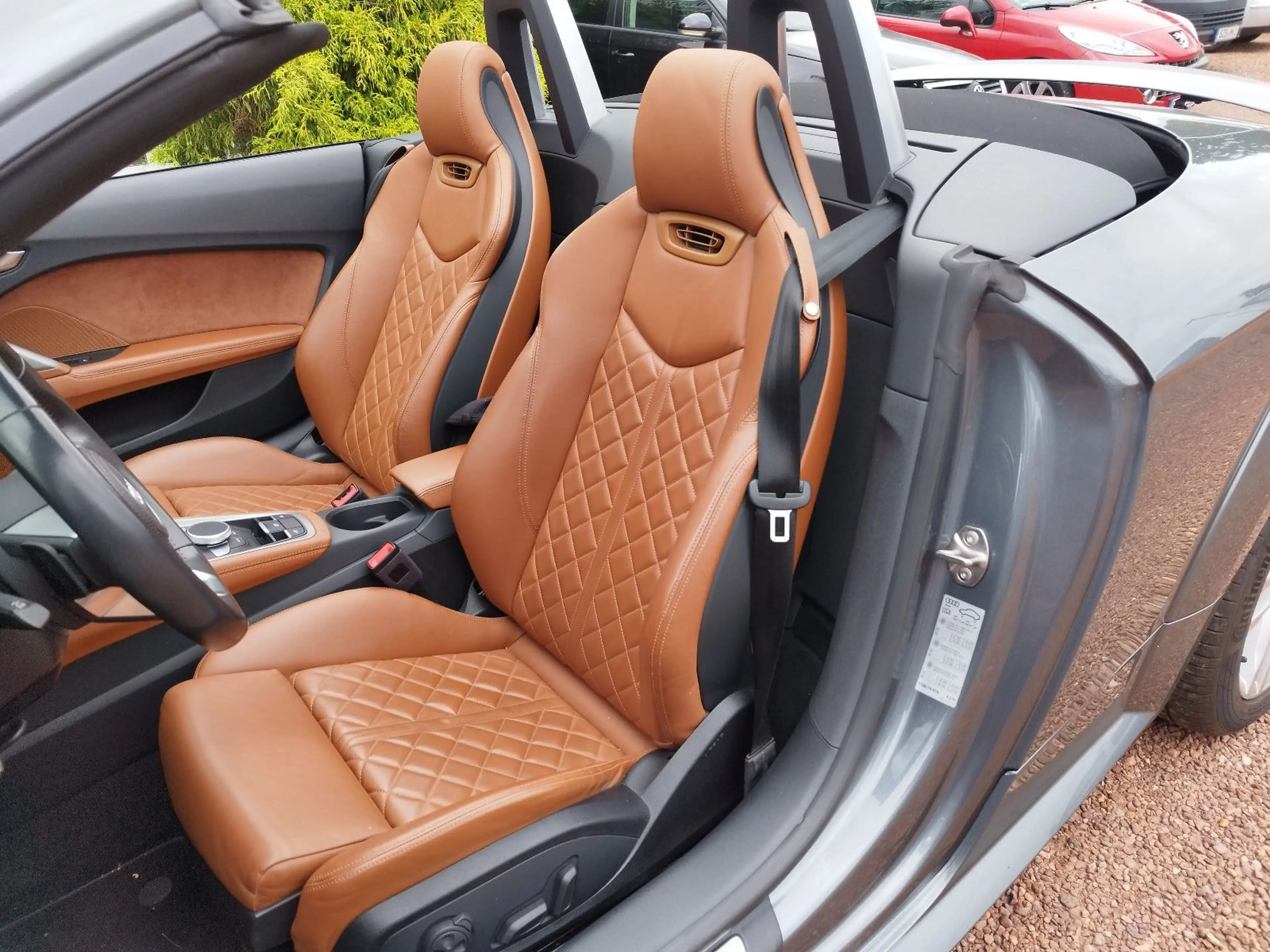 Audi TT Roadster 2.0 TDI quattro — photo 2