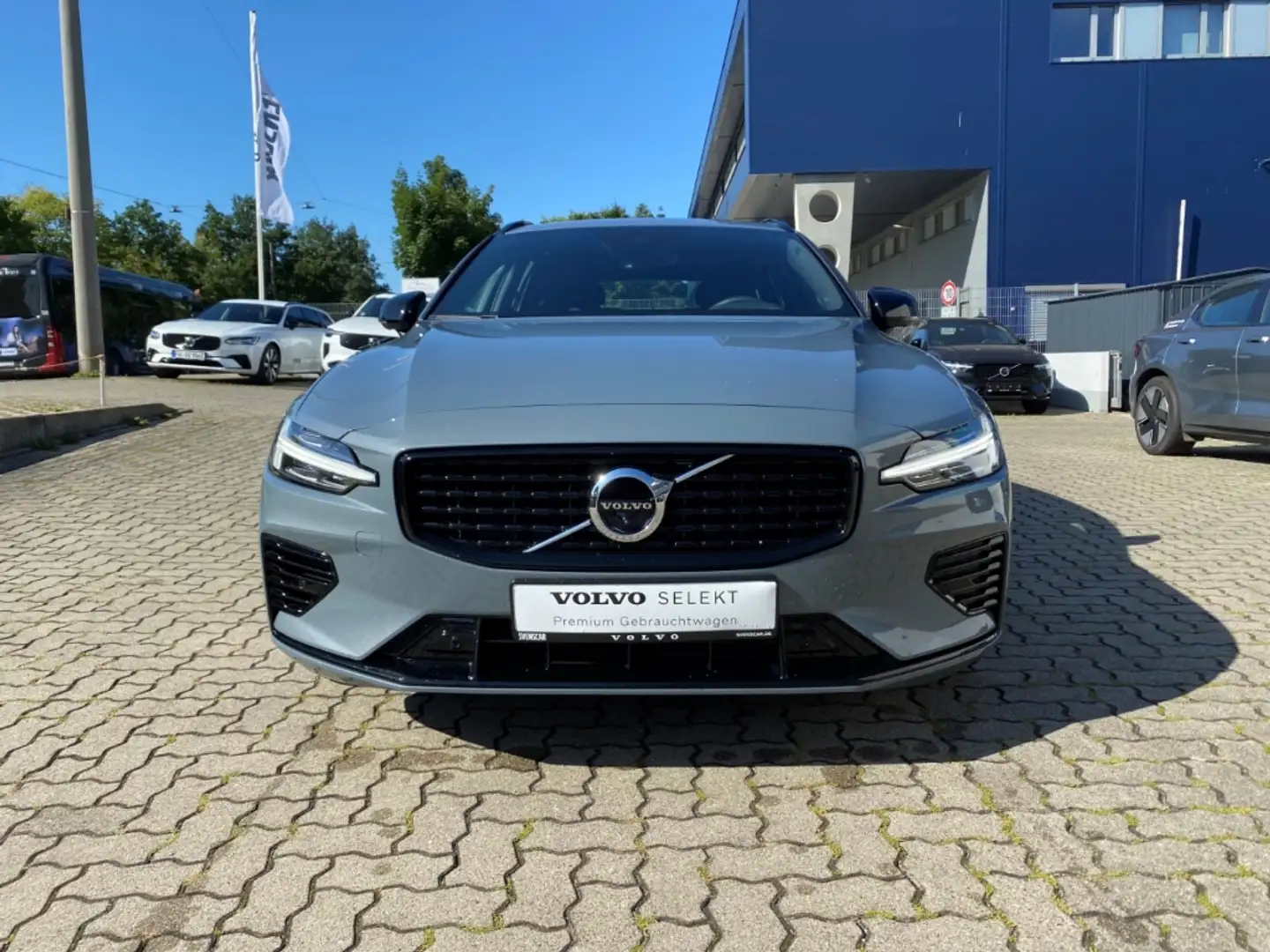 Volvo V60 T8 Plug-In Hybrid AWD Plus Dark Pano 360°Kamera He Grau - 2