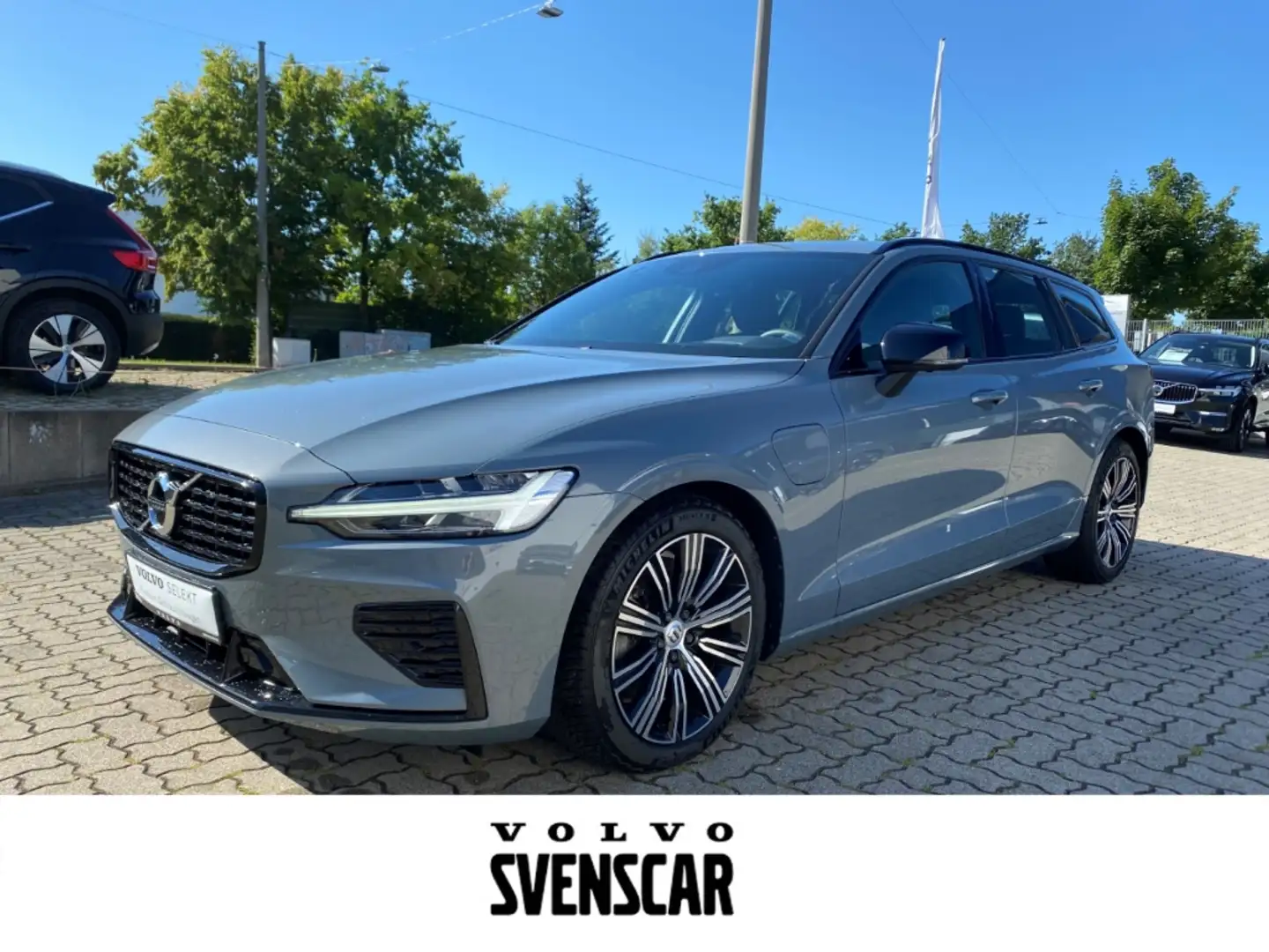 Volvo V60 T8 Plug-In Hybrid AWD Plus Dark Pano 360°Kamera He Grau - 1
