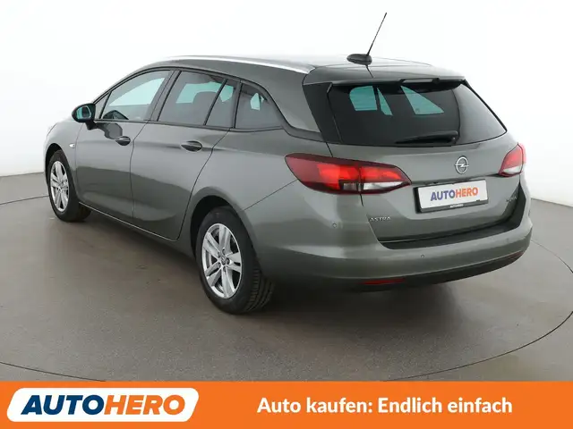 Opel Astra view 4