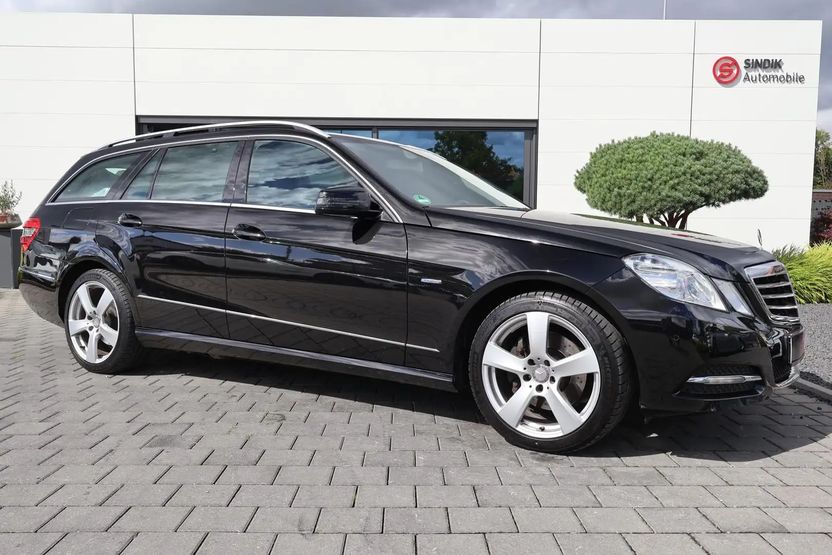 Mercedes-Benz E 350 T V6 CGI Avantgarde Sport-Airmatic-SHD-ILS Schwarz - 2