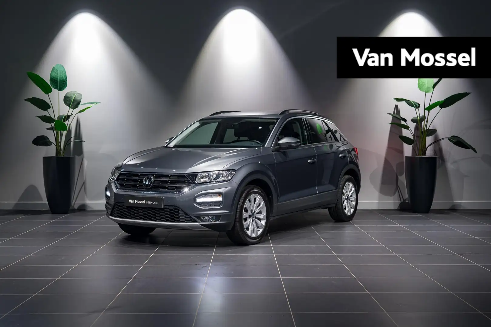 Volkswagen T-Roc 1.5 TSI DSG Grijs - 1