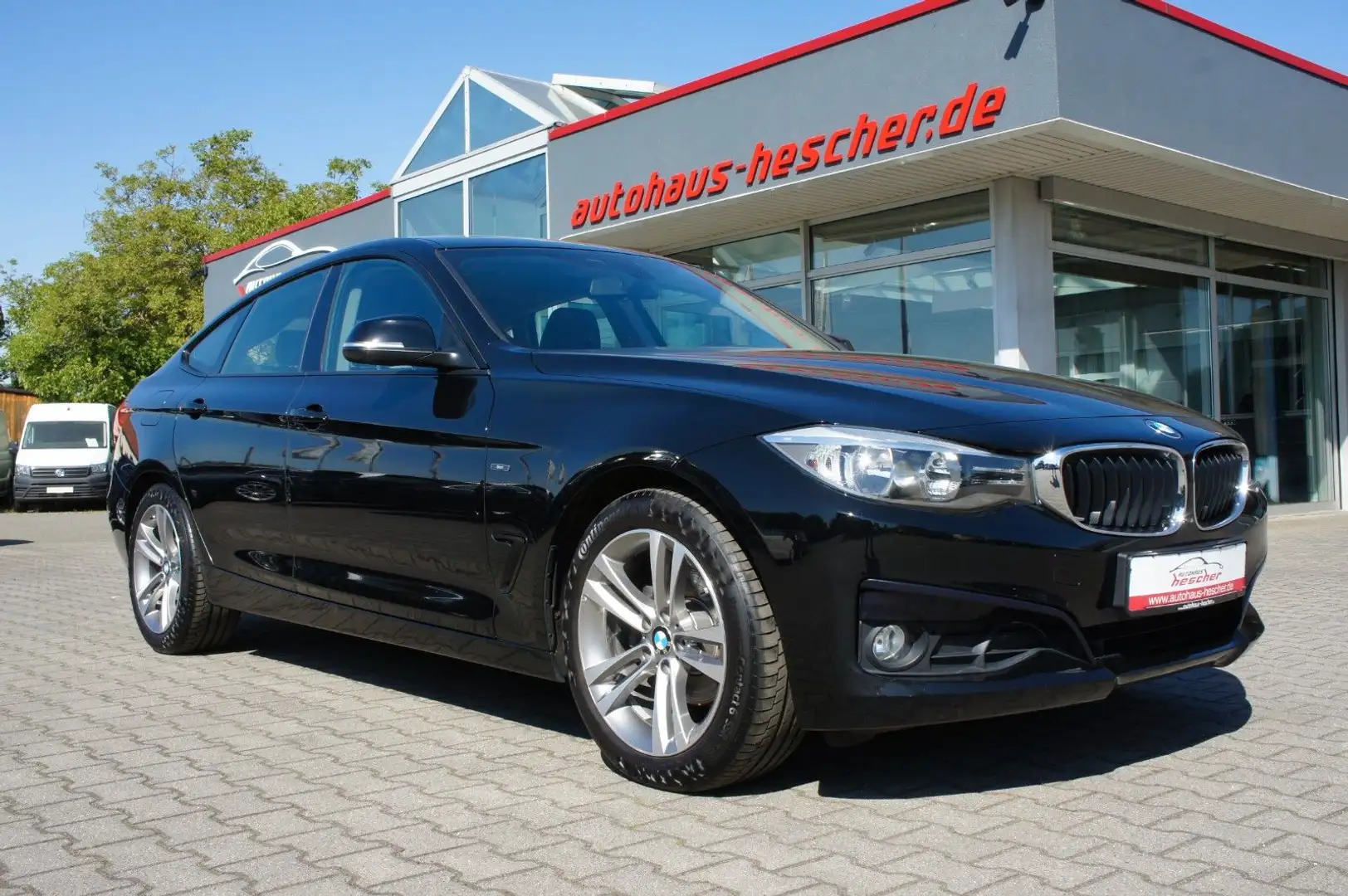 BMW 320 *NAVI*KAMERA*HEAD-UP* Чорний - 2