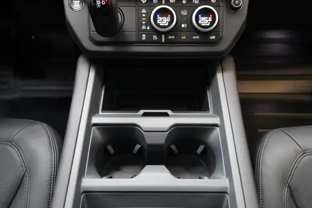Land Rover Defender 110 2.0 PHEV SWB X-Dynmaic SE Ansicht 40