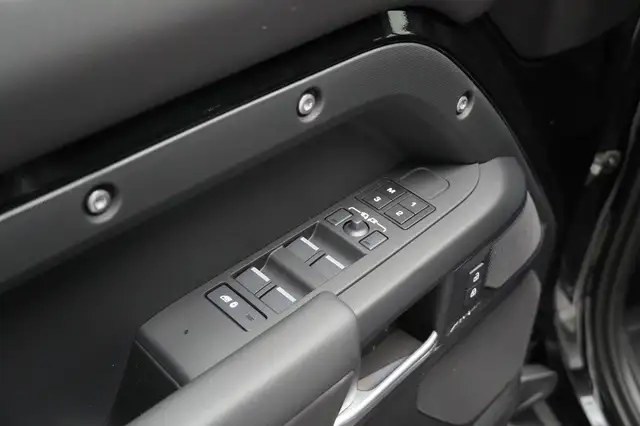 Land Rover Defender 110 2.0 PHEV SWB X-Dynmaic SE Ansicht 17