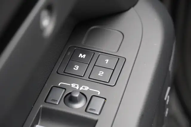 Land Rover Defender 110 2.0 PHEV SWB X-Dynmaic SE Ansicht 18
