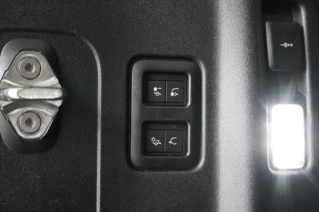 Land Rover Defender 110 2.0 PHEV SWB X-Dynmaic SE Ansicht 14